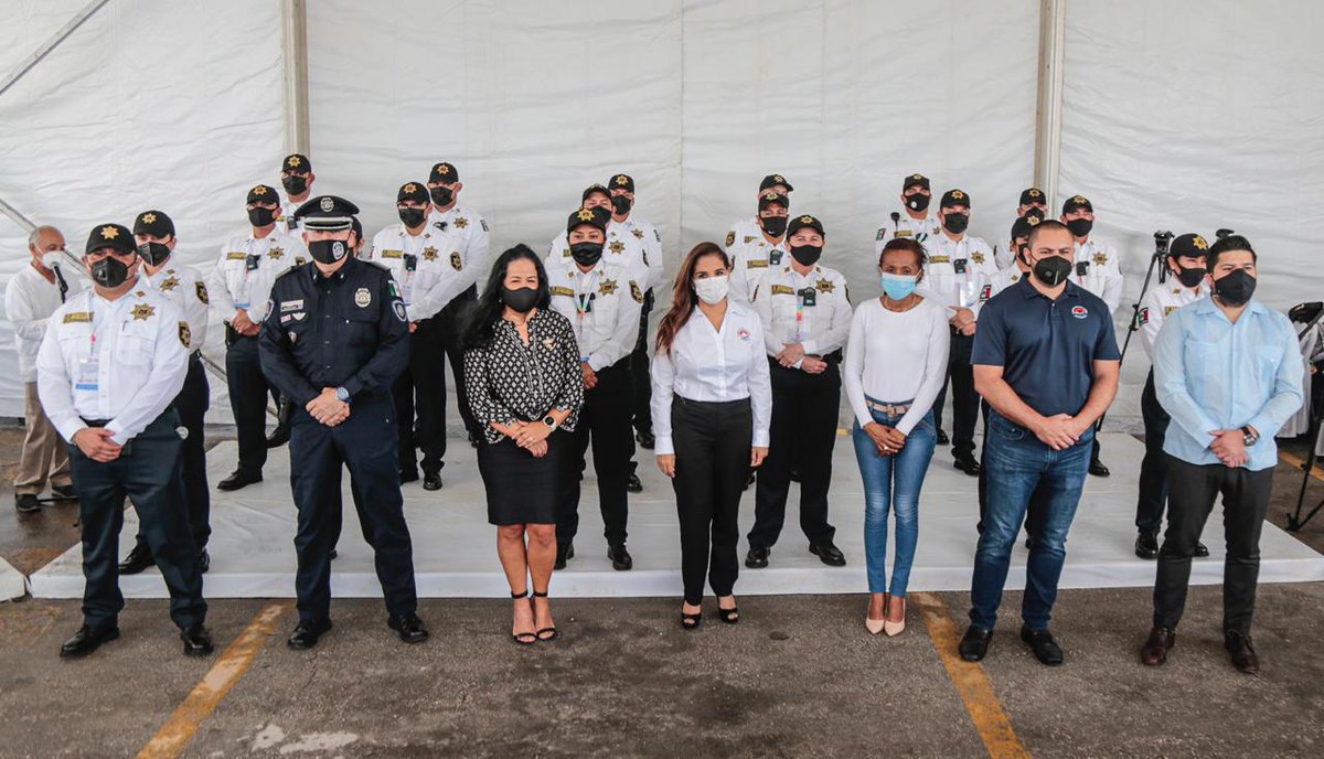 RocioMenar's tweet photo. @AytoCancun @MaraLezama  anunció la conclusión de la capacitación integral de la nueva corporación de Tránsito Municipal https://t.co/e8yhB0H4jl a través de @rociomenar @Amexme_Cancun @perlitapal1 @rmpyc @ARP_RIVIERAMAYA https://t.co/ZJ5Ym3rpHE