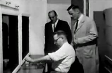 4/ The CCP’s global lockdowns also appear inspired in part on the work of Stanley Milgram, whose experiments proved the willingness of most individuals to commit human rights abuses when instructed to do so by scientific authorities. https://en.wikipedia.org/wiki/Milgram_experiment
