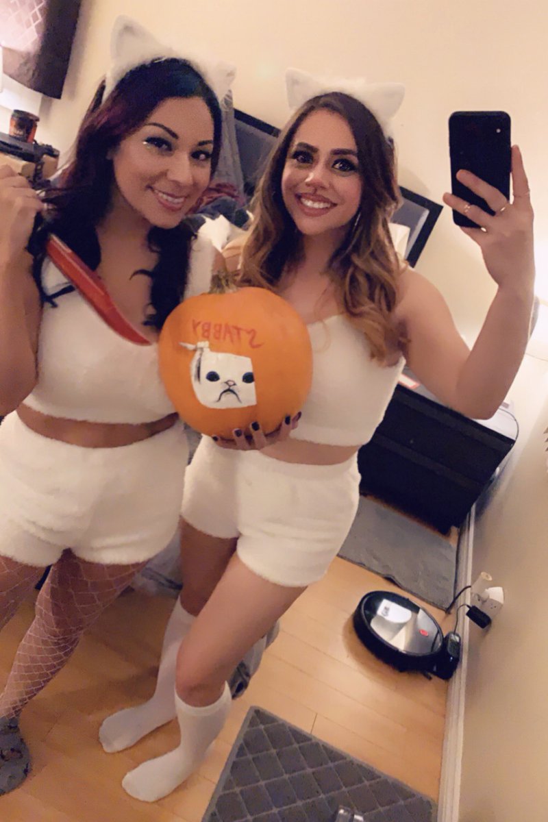 LoveeeeAlly's tweet photo. Never did I think Iโd be dressing up as my fave @LIRIK Twitch emote ๐ฑ๐ช What started off as a funny way to greet friends in chats has somehow become a symbol of unity and love for us ๐ฅฐ The only good thing about this year is that I found all of them ๐ #catlas #atlasfam https://t.co/kciQy05LZF