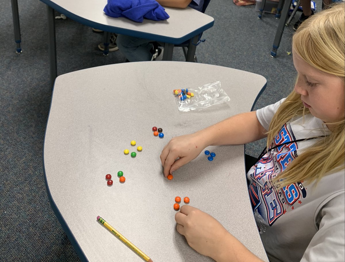 uplandheights's tweet photo. Mrs. Woodul’s 3rd grade classes are learning division using m&amp;ms! https://t.co/OPPrByux1Q
