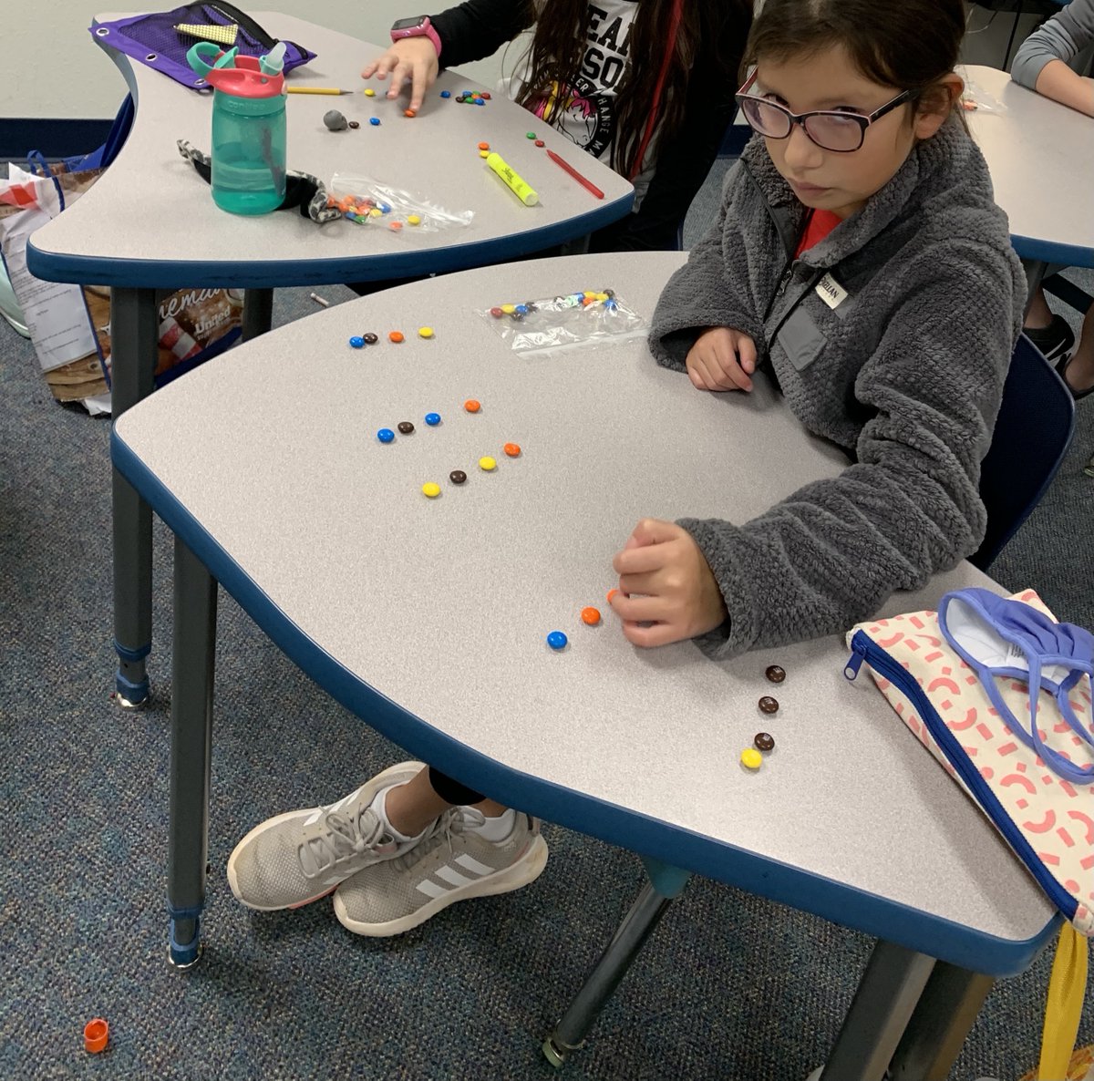uplandheights's tweet photo. Mrs. Woodul’s 3rd grade classes are learning division using m&amp;ms! https://t.co/OPPrByux1Q