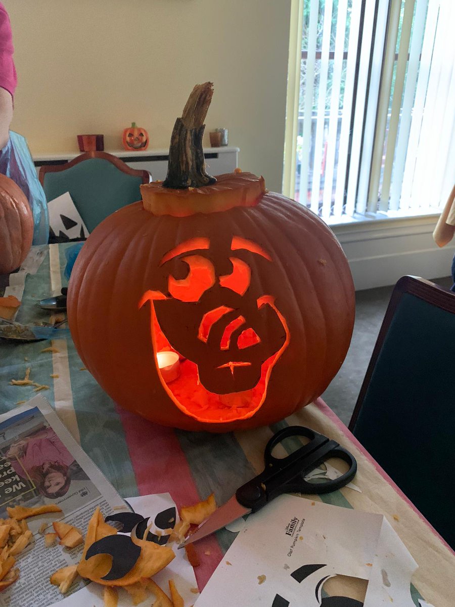ClarendonCG's tweet photo. 🎃Kennilworth Manor has had fun creating fun faces on the pumpkin, and having fun with their Halloween event🎃 https://t.co/yZxHt7rxcD