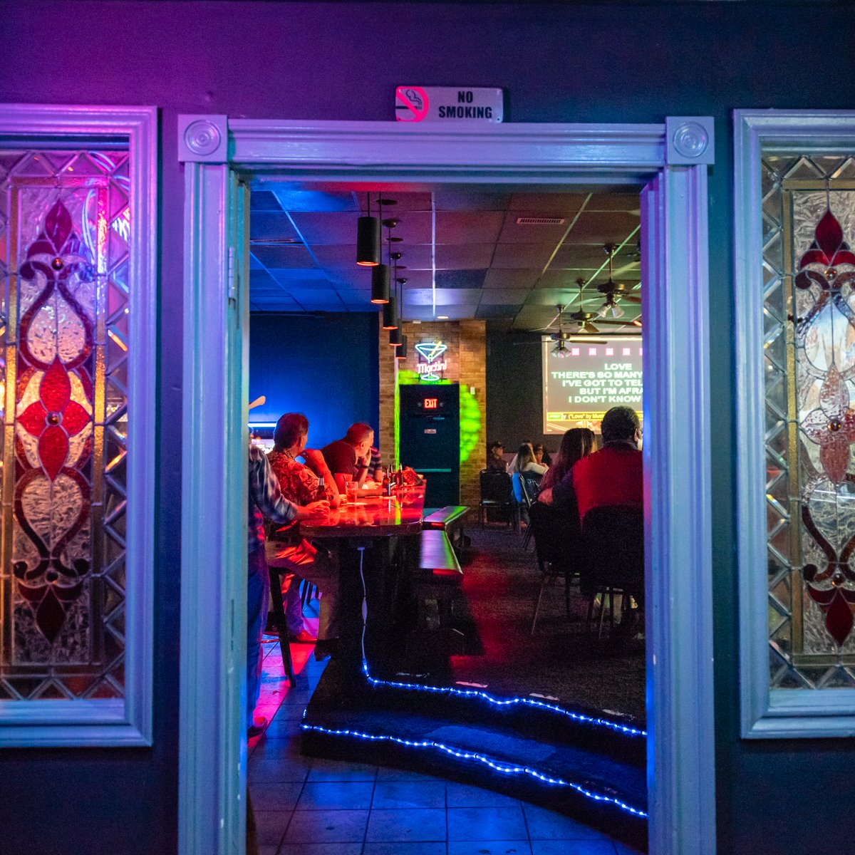 MartiniClubSATX's tweet photo. Your ultimate bar experience is closer than you think. In fact, it's right through that door. #martiniclubsatx #martinisatx #bestkeptsecretsatx #sakaraoke https://t.co/vvH3urKo7q
