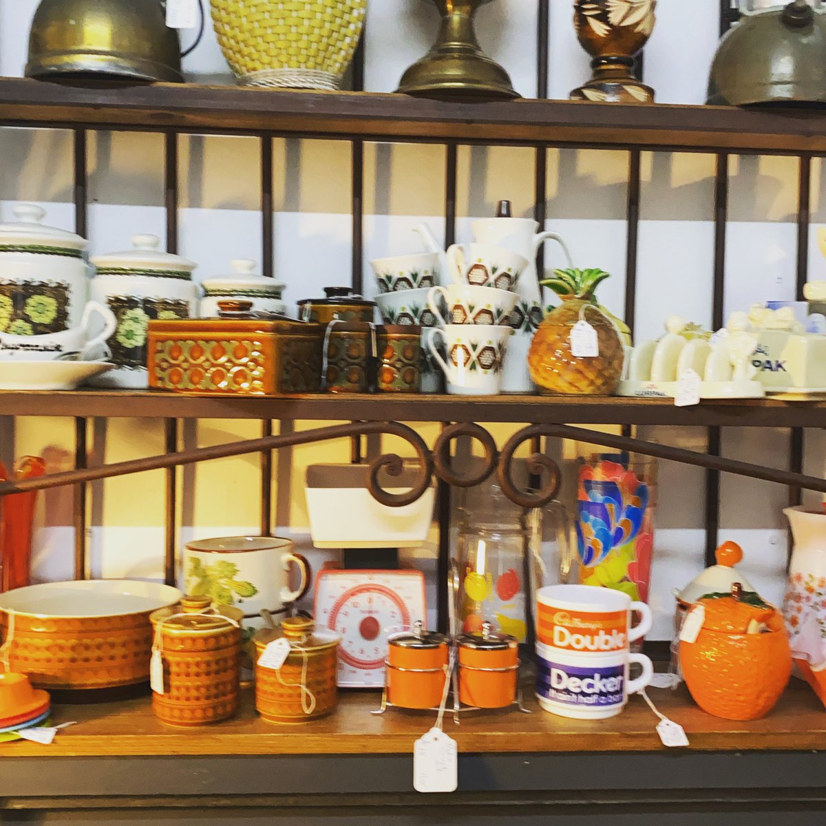 astraantiques's tweet photo. A lovely splash of retro colour......#retrokitchenware #kitch #midcentury #pineapple #kitchen #retrohome #astraantiquescentre #hemswell #lincolnshire https://t.co/dZi0DxV2iE