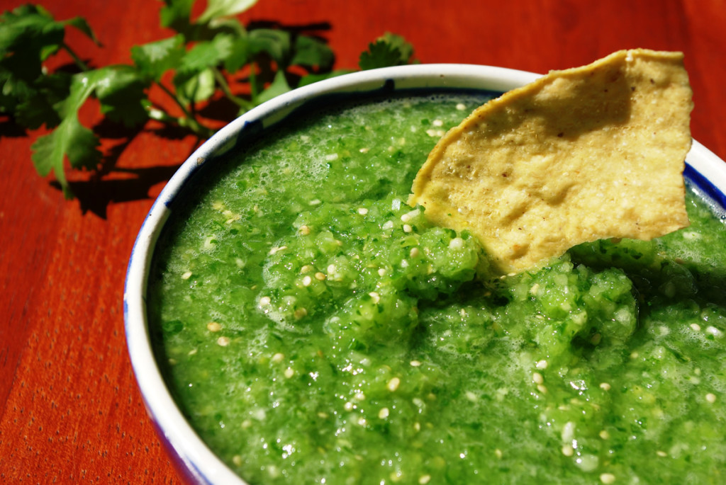 DANIELA_ANTOJOS's tweet photo. Salsa verde cruda
Tomates verdes
Cilantro
Ajo
Cebolla
Chile Serrano
Sal https://t.co/0yIHz5hhz4
