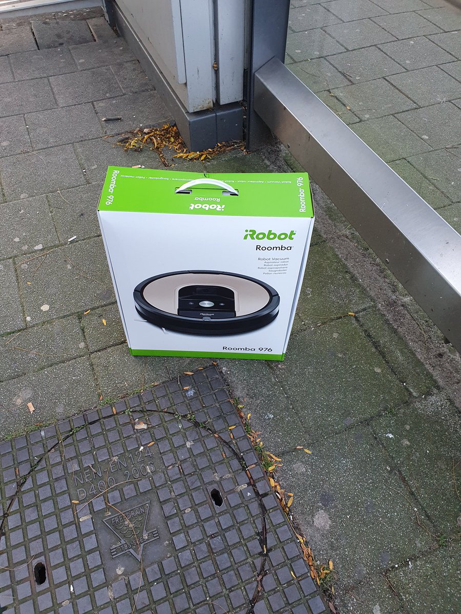 mbonkers010's tweet photo. Nou die tamme heeft weer wat............
Joeg me bijna de kerstboom in die trouwens ook opvallend vroeg staat!!!!!! https://t.co/0N8Wi7R7k3