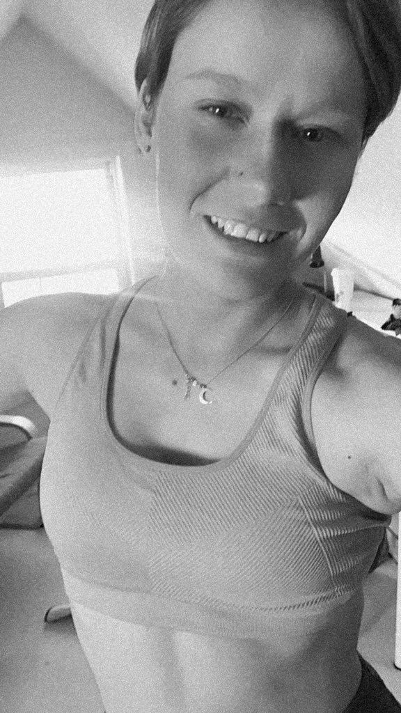 BraelynPower's tweet photo. Thought it was finally time to post a selfie after a while cause why not. 💪🏻💪🏻 eat, school, sleep, WORKOUT, repeat ✍🏻 Keep your goals set and standards high. They’ll get ya far https://t.co/A7JNbUAbU7