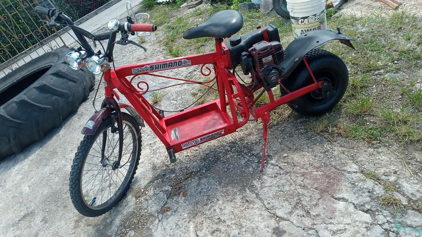BikeBerryCom's tweet photo. What you know about friction drive scooters? Shaquile Lavine Frankenstein'd this bada$# machine into an experimental 4-stroke build, and we're all for it!

#4stroke #frictiondrive #motorizedbicycle #motorbike #motorizedbike #38cc #49cc #4strokes #motorizedbicycles #motorizedbikes https://t.co/RPTi41wuQ5