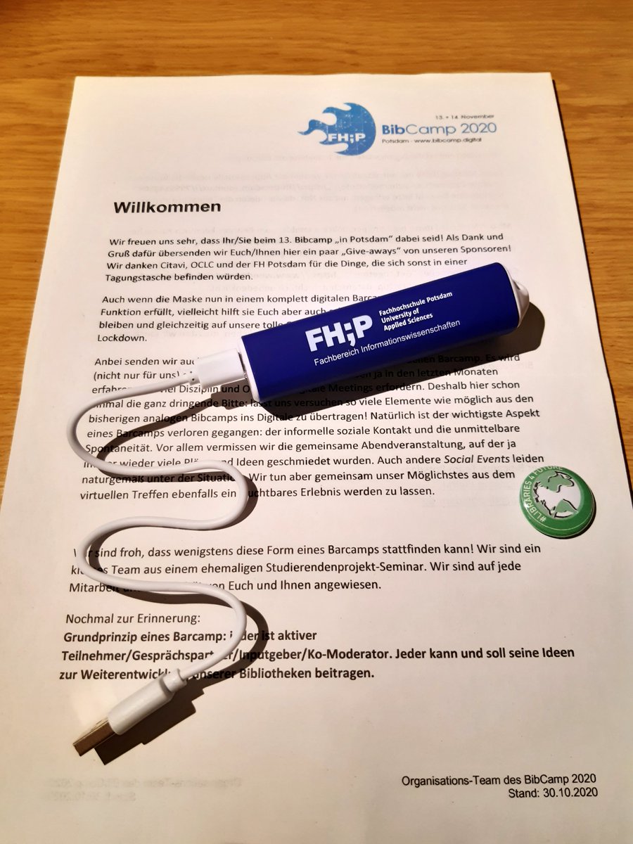 Bibliothecarmen's tweet photo. Liebes @bibcamp-Organisationsteam, ich habe mich sehr über das Überraschungspaket gefreut und schließe mich dem Dank an. #bibcamp2020 #Libraries4Future https://t.co/L25HKZohQC