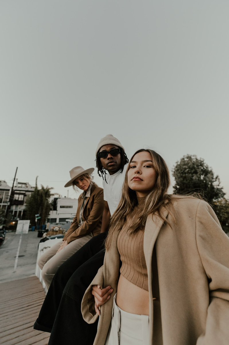 jtflixx's tweet photo. Venice adventures with, @Chika_Poo, @roserosenfeld, https://t.co/ImgXKSjdSZ https://t.co/X2PkknLQgq
