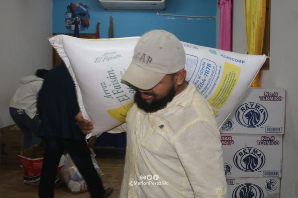 edu22caceres's tweet photo. Pueblo y ejercito en brigada de salvamento y rescate bajo la direccción del buen gobierno de nuestro presidente Daniel ante los embates del huracán ETA en Nicaragua. https://t.co/aOJUJTCTOa