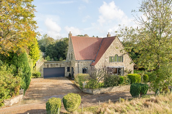 Blenkinandco's tweet photo. SAND HUTTON near York is a thriving village with exceptional housing stock and plenty of house buyers lining up. High Field has an enviable location on a private drive with views across Ryedale countryside - Excess £750k. https://t.co/YYs9PJntXS #SandHutton #York @propertywords https://t.co/bskaQaDF5N