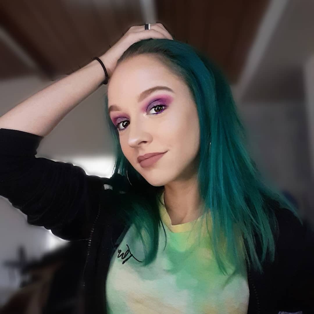 CoonceMarissa's tweet photo. Loved putting this mirror front and center
Products by @JeffreeStar @elfcosmetics @Maybelline @MorpheBrushes @HardCandyLife @PFCosmetics and more
https://t.co/8EAINZPngL
#makeup #beauty #Instagram #photoshoot #starmirror #jeffreestarcosmetics #makeuplover https://t.co/hj1gie4YfW