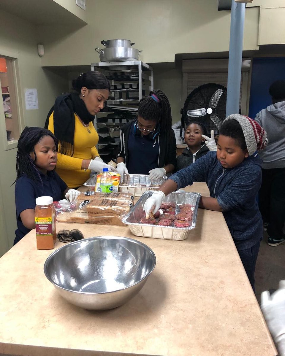frontlinesto's tweet photo. Going down memory lane to when our kids were getting their hands dirty in the kitchen making hamburgers.🍲👩🏾🍳#tasteto #cravethe6ix #torontofoodie #torontofeeds #cityofto #torontoliving #wethenorth #tdot #yyz #gta #yyzeats #the6ix #torontocooks #ontario #yelptoronto https://t.co/P4jv1dVTa6
