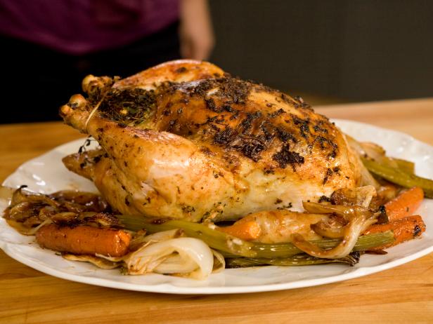 Awaken180's tweet photo. Add this recipe to your dinner menu ASAP! This Roasted Chicken With Lemon, Garlic, And Thyme is sure to be a hit with your entire family. 👍 

Find the full recipe here: https://t.co/O27domPn63

#AwakenApproved #CookWithAwaken180 #Awaken180 #HealthyRecipe #HealthyMeal #Foodie https://t.co/vER5i51qm6