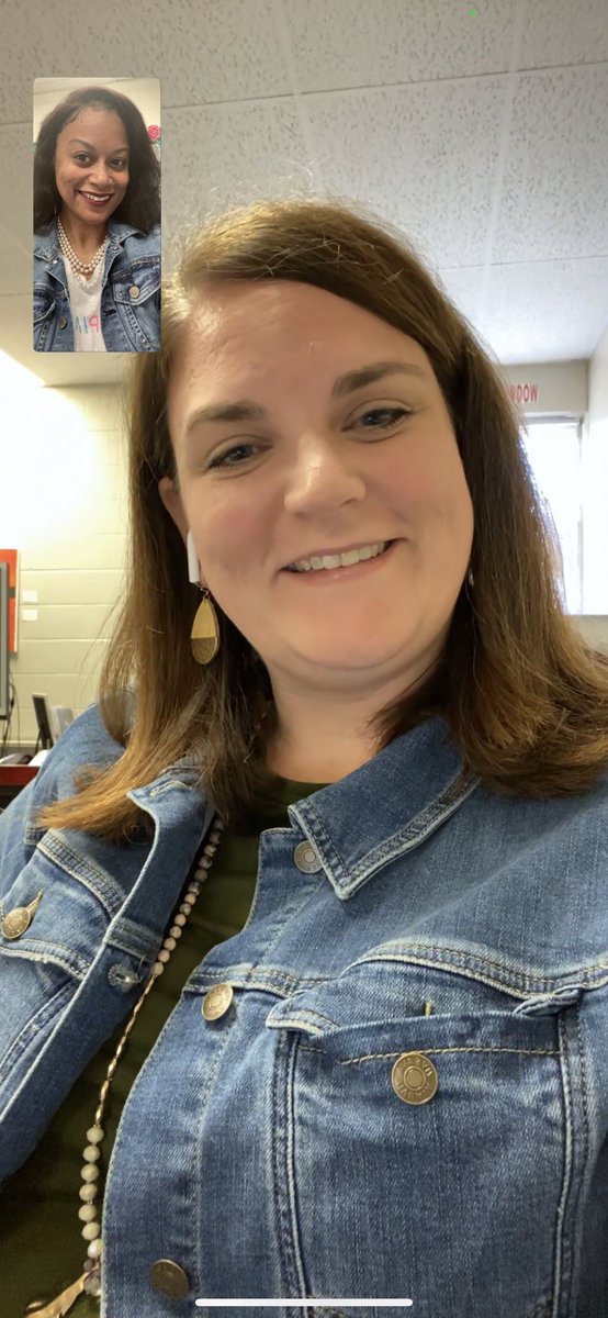 Quin_Tate's tweet photo. ๐ฃWasnโt planned but it happened๐ฅฐ Twinning with my #FellowFriend the Chief Morrison @AmeliaMorriso from CAB to SWES #WednesdayWear ๐งฅ #JeanJackets #Smiles #HumpDay @CAOacademicsfcs @FCPSchoolsTN @VersieHamlett https://t.co/3WRUdPal0V