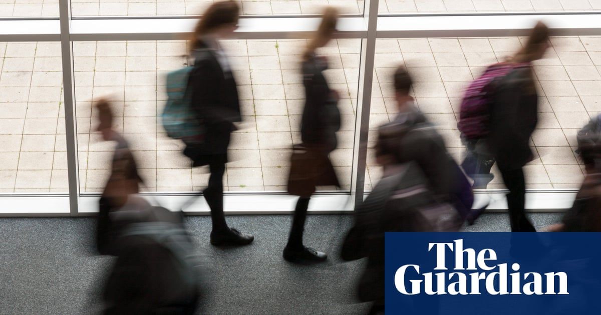 RealGeoffBarton's tweet photo. 'English secondary schools given last-minute rules on face coverings ...' (meanwhile, of course, still no word on reimbursement of burgeoning Covid costs for schools &amp; colleges, 2021 exam arrangements, inspection from January, or performance tables). https://t.co/4nt9QVYhrk https://t.co/BgoY98CdQU