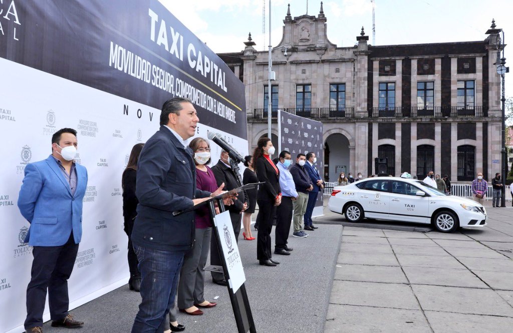 YaEsNoticiaMx's tweet photo. Comprometidos con el #MedioAmbiente y en garantizar una movilidad segura el Pdte. Mpal. De @TolucaGob @JuanRodolfo_SG
puso en marcha el #TaxiCapital, único en su tipo en el país. 

Esta nueva modalidad, cuenta con una primera flota de 500 unidades que utilizan gas natural. https://t.co/d8LYchTzzE