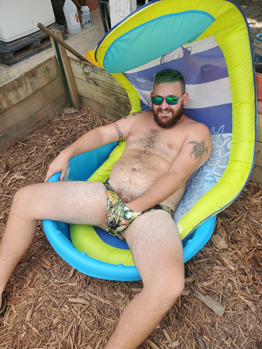 Farmbearsstx's tweet photo. Mini pool party!
#gaybear #polybear #hairybear #chubbybear #bearcub # https://t.co/fAxrvWaj52