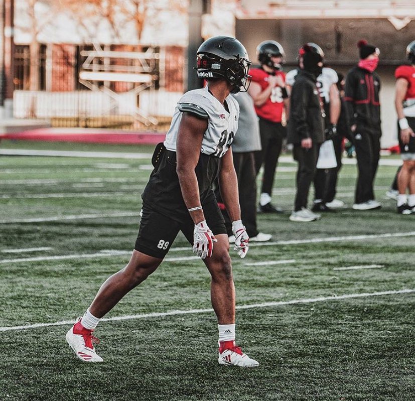 coachmcthompson's tweet photo. Shoutout to my guy Luke Mallette, former @AmherstCollFB Wide Receiver, who grad-transferred to @NIU_Football following his 2020 graduation from @AmherstCollege and is playing his first D1 game tonight! 😈😈😈
Check him out on @espn 2 at 7PM‼️
#MACtion #SnapSlide #fAmily https://t.co/L4z5KB4kSJ