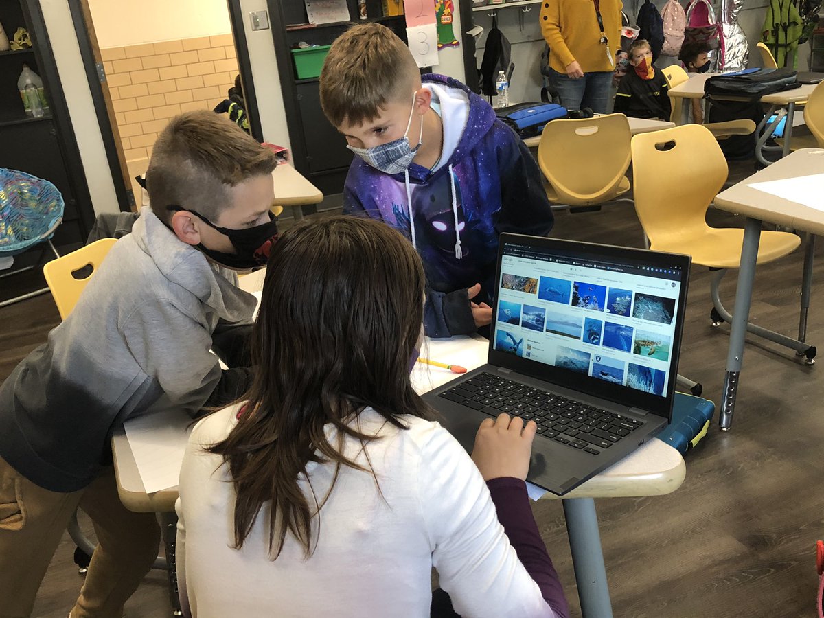 EllisElementary's tweet photo. I see Communication & Collaboration happening @TimStockdale2! #4CsofEducation https://t.co/VN2Ig3RGCm