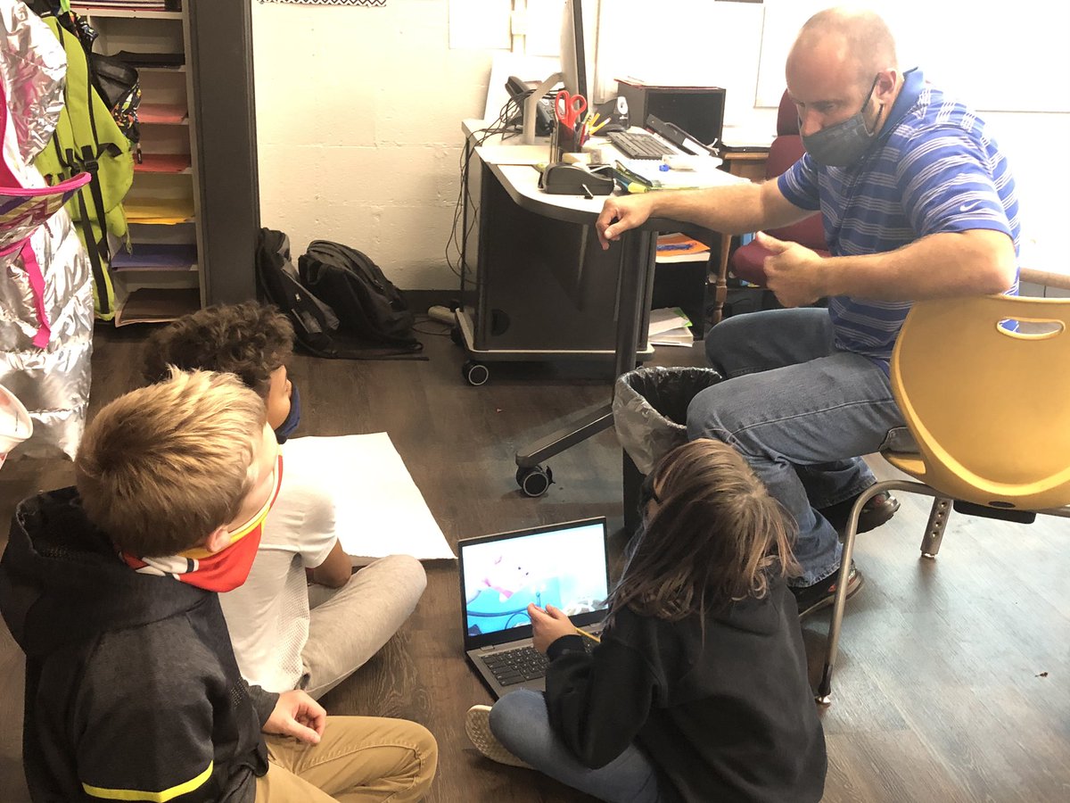 EllisElementary's tweet photo. I see Communication & Collaboration happening @TimStockdale2! #4CsofEducation https://t.co/VN2Ig3RGCm