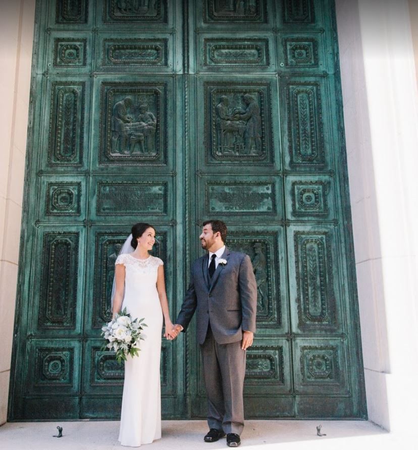 TheMurphyChi's tweet photo. The Iconic Green Doors Serve as the Perfect backdrop for you Wedding Photos!
#chicagowedding #weddingvenue #weddinginspo #weddingplanner #weddingday https://t.co/g4DIrFr3Jd