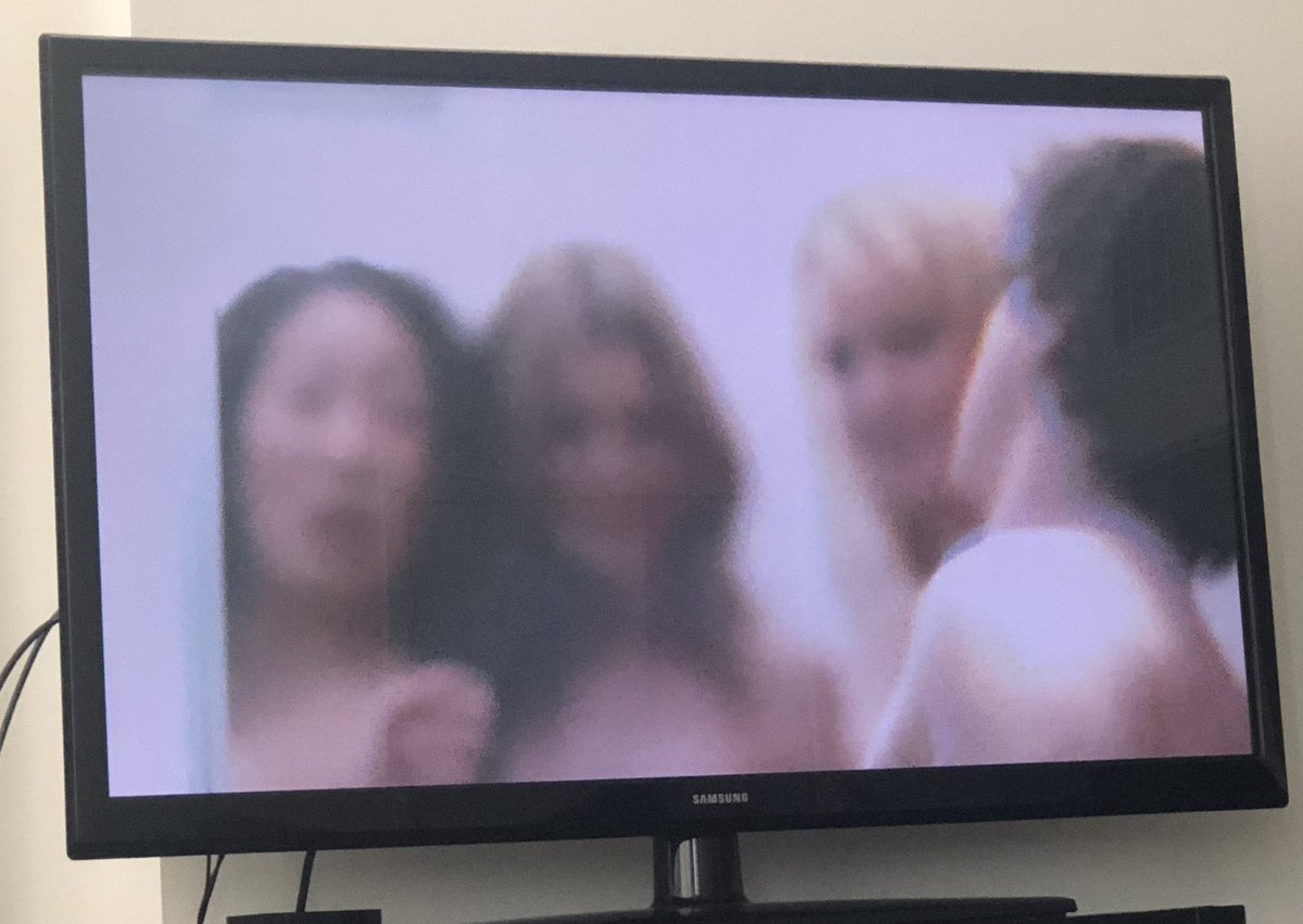 But how will I ever be able to tell when I get to the episode of  #GreysAnatomy   that originally aired after the super bowl?