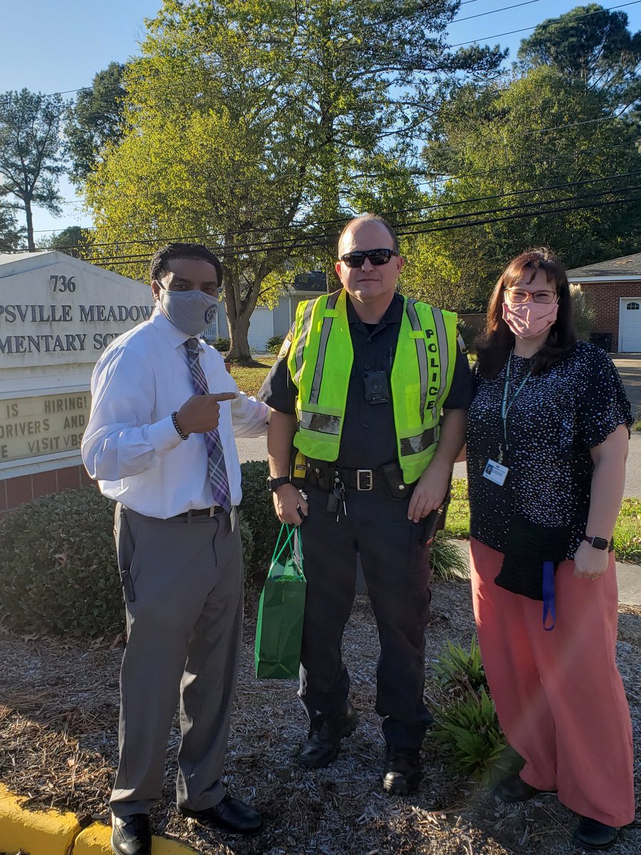 Sometimes you have to take a minute to thank people who serve the community/watch over our kids just because. The Meadow thanks our SRO KC Wright for going above beyond. He is the man! @KempsMeadowsES @KMES_PTA 🦁🦁🦁