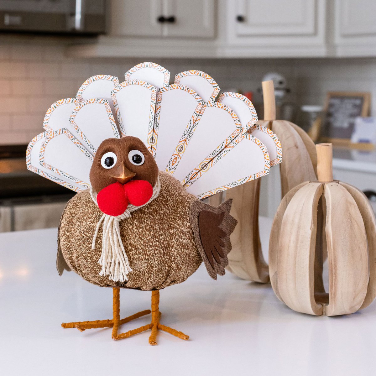 turkeyontable's tweet photo. Thanksgiving is this month and we can't think of a better year to focus on the GOOD!! Gratitude is proven to help reduce negativity and promote empathy. 
#gratitude #Thanksgiving #GiveThanks #TURKEYONTHETABLE https://t.co/vClQ5anqF2
