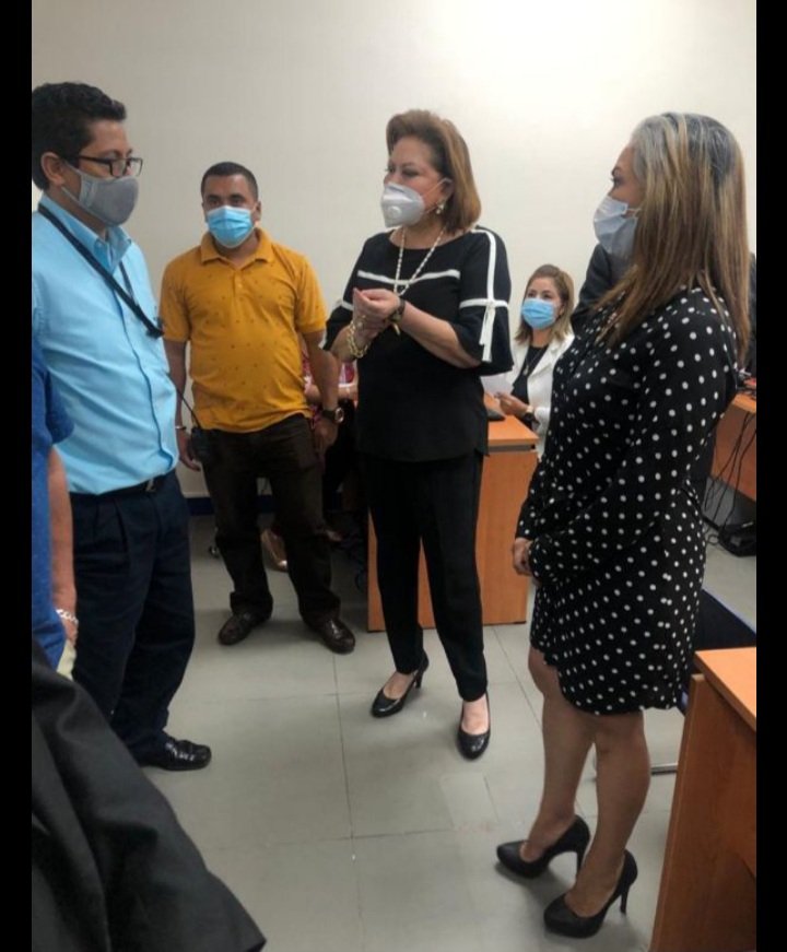 MardeLu35372201's tweet photo. Dra. Alba Luz Ramos Presidenta de la CSJ “ todo lo que se hace en el poder judicial es para brindar un mejor servicio a la población y mejorar las condiciones a los funcionarios del poder judicial“ https://t.co/xh77FcxJ8Z