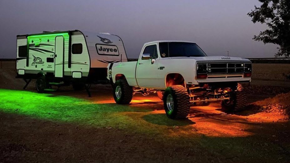 BoogeyLights's tweet photo. Halloweekend boondocking w/ #boogeylights 😎
📸: brandon_miller_prep via Instagram
💡: Multi-color LED #RV Awning Kit
🏕: @jaycorvs #jayflight SLX Baja Edition https://t.co/OSaevBpqJP