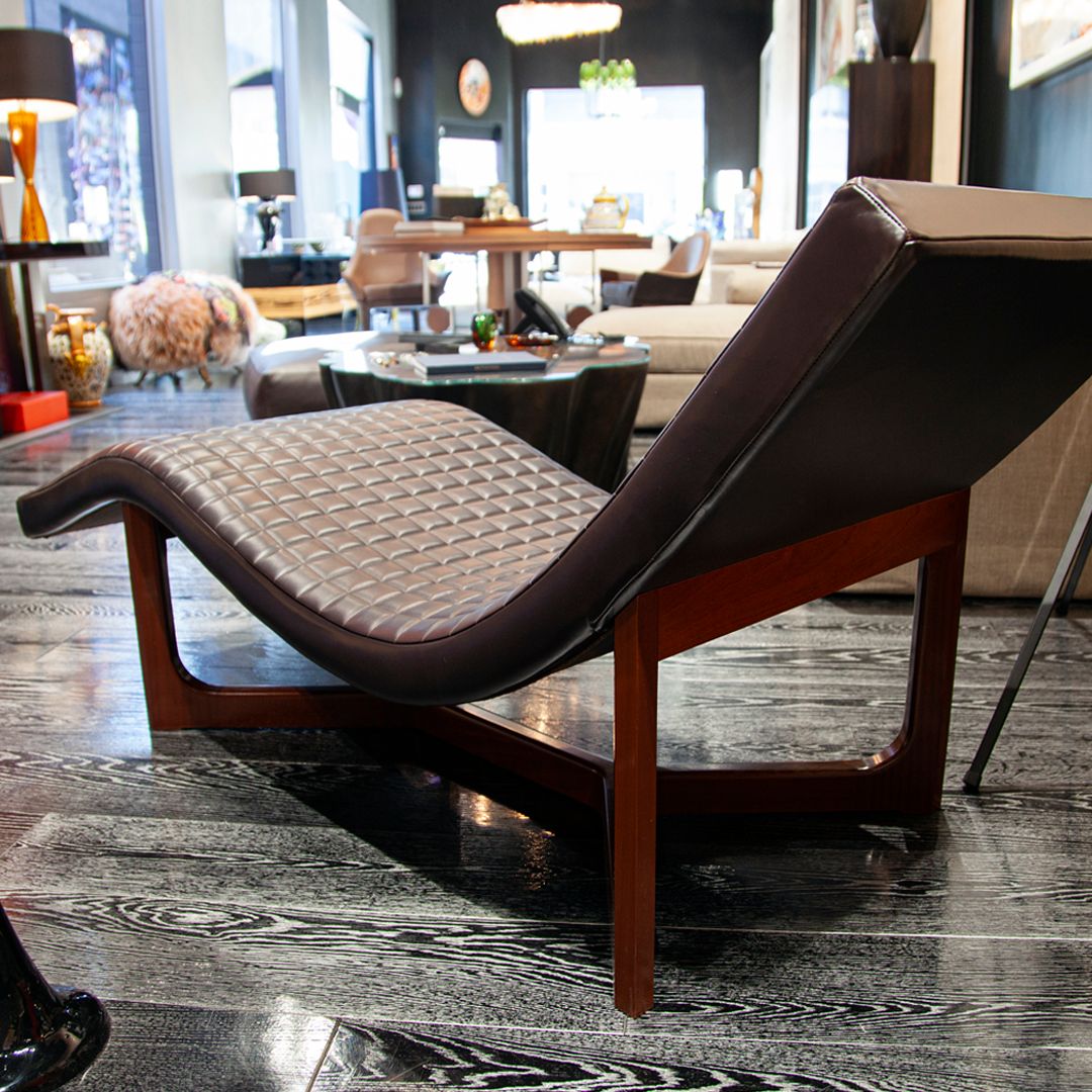 bdavidlevine's tweet photo. The beautiful Yves chaise lounge with leather seat and mahogany base
.
.
.
#chaiselounge #bdavidlevine #LCDQ https://t.co/KRh0JcMFXR