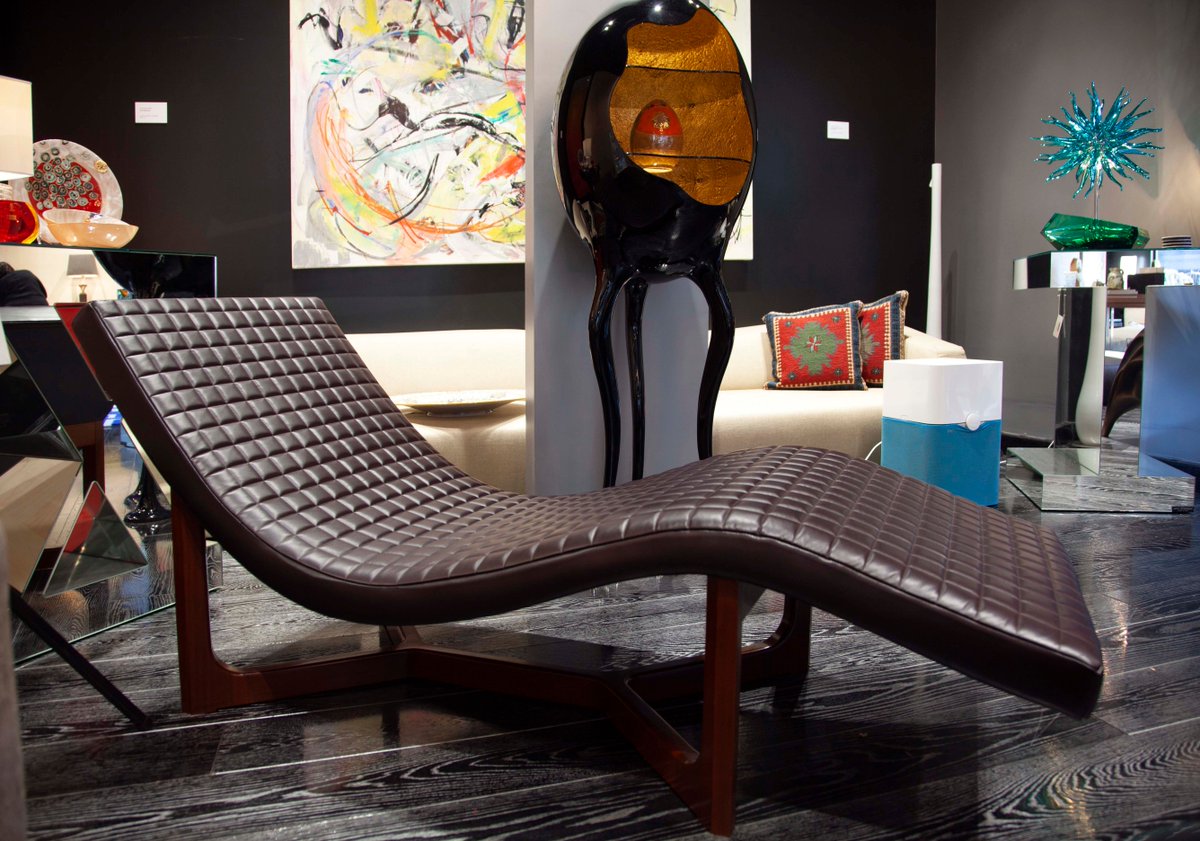bdavidlevine's tweet photo. The beautiful Yves chaise lounge with leather seat and mahogany base
.
.
.
#chaiselounge #bdavidlevine #LCDQ https://t.co/KRh0JcMFXR