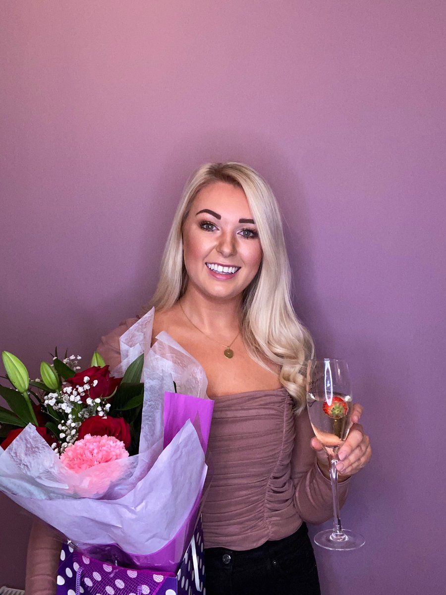 _pamelakiely_'s tweet photo. Wow!! A different type of graduation this year but just as special 👩🏼‍🎓🥳
Absolutely delighted to graduate with first class honours in an MSc in Digital Marketing Strategy 🥳🥂

#graduation2020 #graduates2020 #virtualgraduation #virtualgraduation2020🎓 https://t.co/7Cq5Rv3pN0