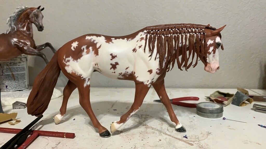 AliciaSVogel's tweet photo. And the finished product with the painted braid ties (and model :P)
#modelhorseartist #breyerhorses #breyercustom #modelhorsepainting #modelhorses #modelhorse #modelhorsesofinstagram #likebreyer #breyer #horsefigurine #sculpture #horsesculpture #miniature #scalemodel #hor… https://t.co/zKHSE5xaIi