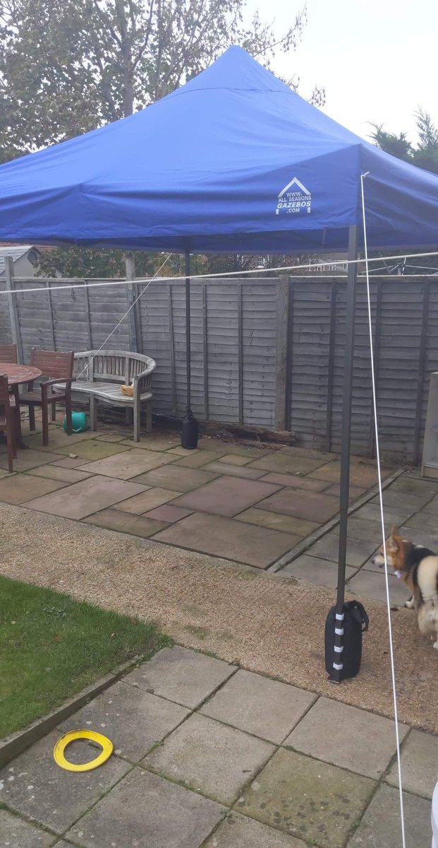 #LockdownEve was heavy deadlifts with the crew at <a href="/CrossFitReading/">CrossFit Reading</a> while <a href="/SacredReich/">Sacred Reich</a>, <a href="/judaspriest/">Judas Priest</a>, and <a href="/MfnH/">Machine Head</a> blasted out of the soundsystem.

<a href="/LiterarySa/">Serena Coleman</a> and I will be training under this for the next 4 weeks 💪😜🤘