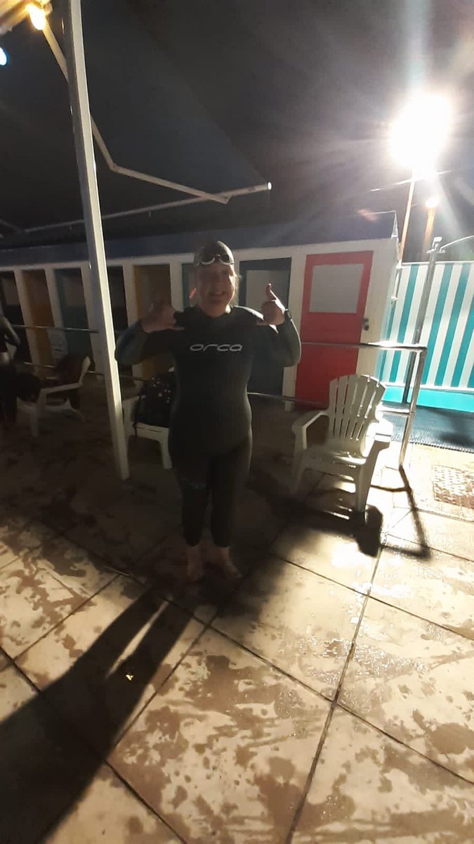 HayleyMaud's tweet photo. Invigorating swim at @BecclesLido this evening, the last one pre #lockdown2 πΏ 13 degree water temp π₯Ά 6 degree air temp. Lovely hot chocolate βοΈ a mince pie π₯§ & a firework display! π₯πππ»ββοΈπ #keeppoolsopen π https://t.co/uqGcddRQch