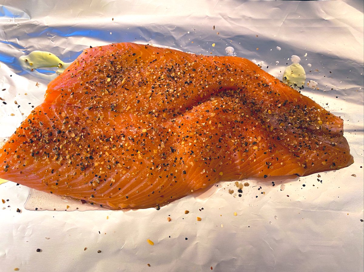 SRosamus's tweet photo. Slab de saumon.
Filet d’huile
Épices à steak
Calisse ça sul BBQ 10 min.

#KidsPleaser
#DummyProof
#FasterThanUberEats
#CheaperToo
#WayBetter https://t.co/5o4PBU0XiH