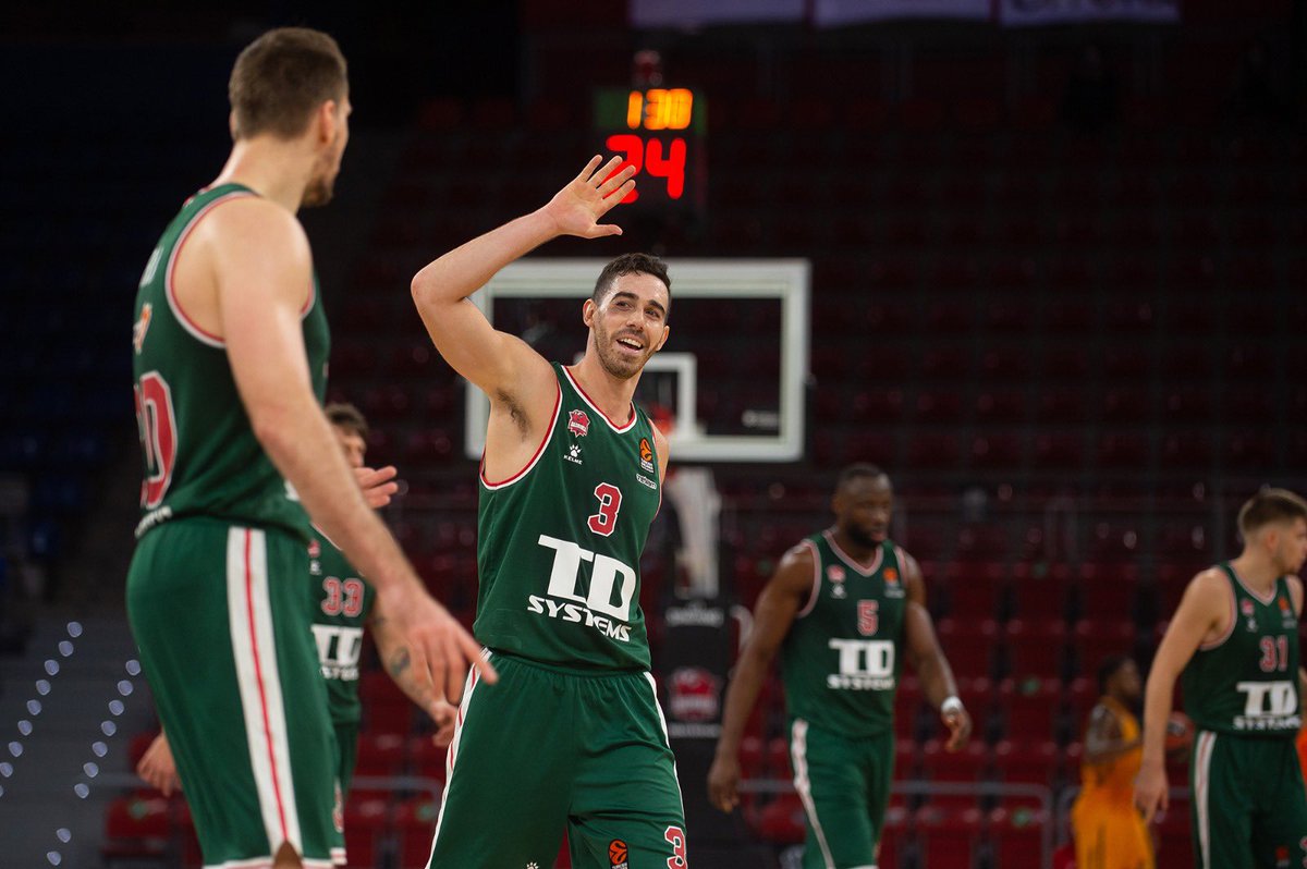 Relojde24's tweet photo. Dejó de ser el nene del Rock and Roll. Tiene #CaracterBaskonia y lo demostró en la #FinalACB.
Ese partido bisagra, el protagonismo en @Baskonia, Dusko, Luis y más.
@ea_hamilton y @SebaSaijo hablaron en el #R24Pod 🎧 con Luca, el líder. Muy pronto 🔜 https://t.co/obUao0ht6L
