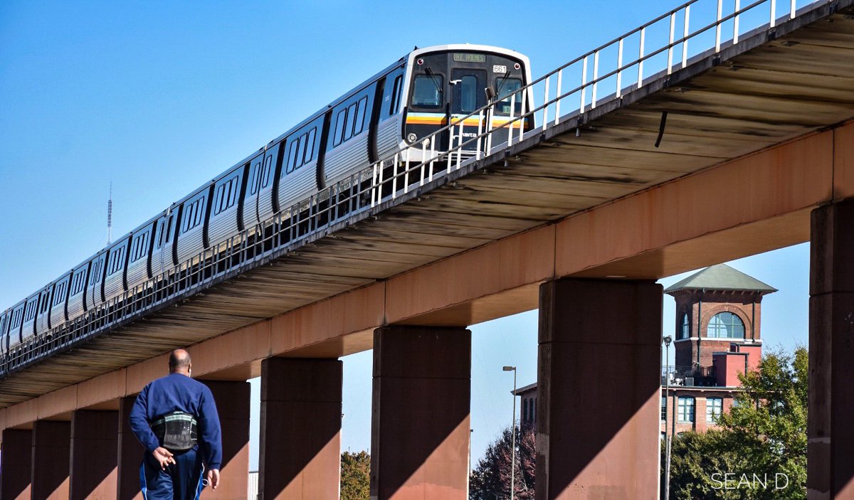 seand6711's tweet photo. ATL Snapshot ☀️🌳🚇@downtownatlanta @marta_explorers @seand6711 @discoveratlanta 📸 #atlanta #masstransit #photography #martatrain #atlstreetphoto #nikond3400 #november #timeless_streets #landscape #bluesky #autumn #marta #photography #cityscape #streetphotography https://t.co/iCYVQqfKGp