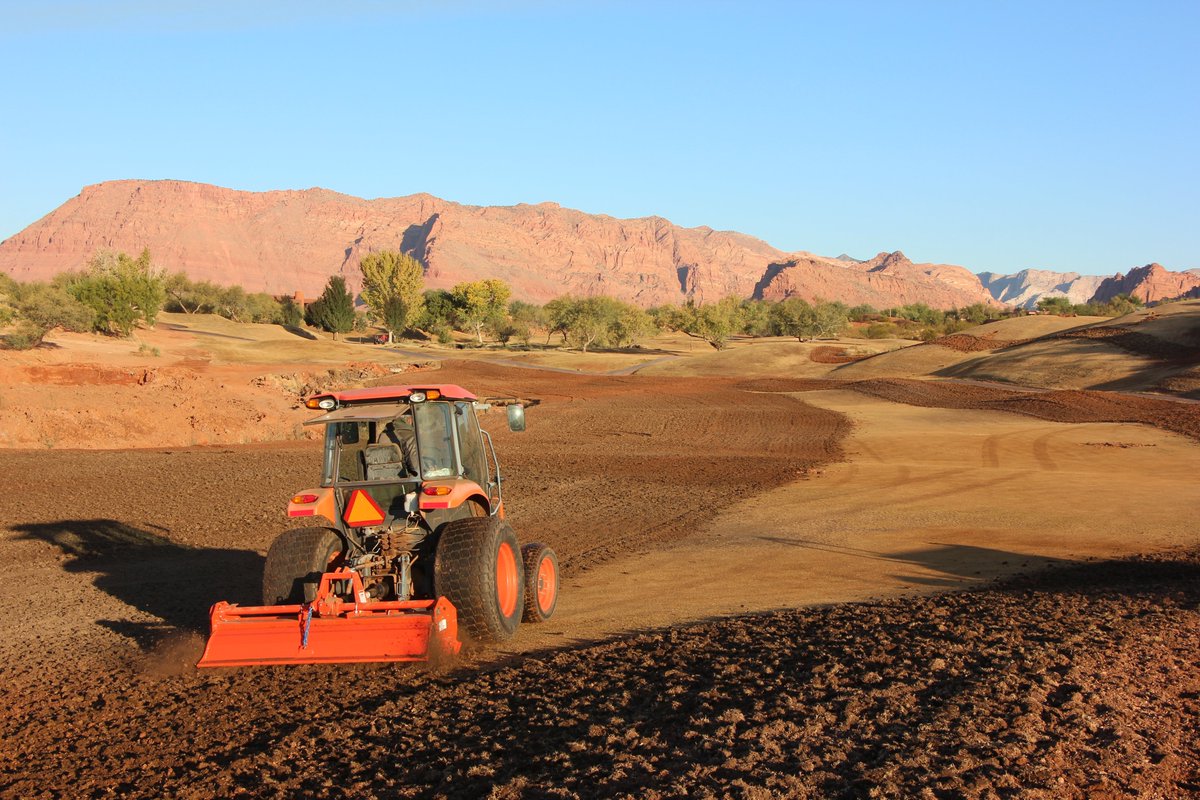 AtEntrada's tweet photo. And so it begins......our long awaited renovation began today as they started with tilling the ground, installing a new pump and dreding the lake on hole #3. What an exciting time to be a part of the Entrada experience. ⛳️ https://t.co/ZLVrhcD4lO