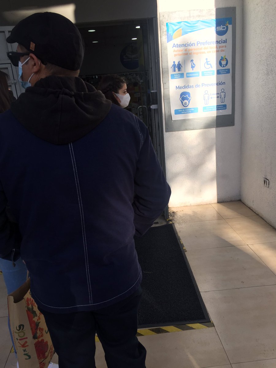 BethAltamirano's tweet photo. Cual es el sentido de comprar por internet y tener atención preferencial si tengo que hacer fila de igual manera? @Salcobrand https://t.co/mQOpwIDEmJ