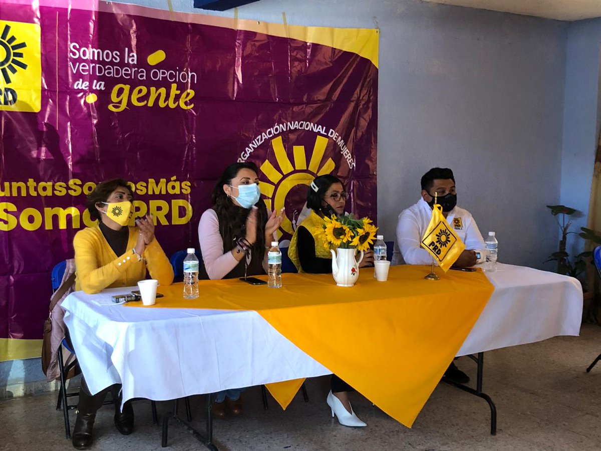 GabrielaLen1's tweet photo. El día de hoy nos reunimos las Mujeres en el Comité municipal de San Martín Texmelucan para Fortalecer los trabajos y liderazgos de las Texmeluquences empoderandolas  para los próximos comicios en puebla Las mujeres Van #JuntaSomosMas #PRDsomosTodas @CarlosMtzAmador @romero_deb https://t.co/1aqg3utdZm