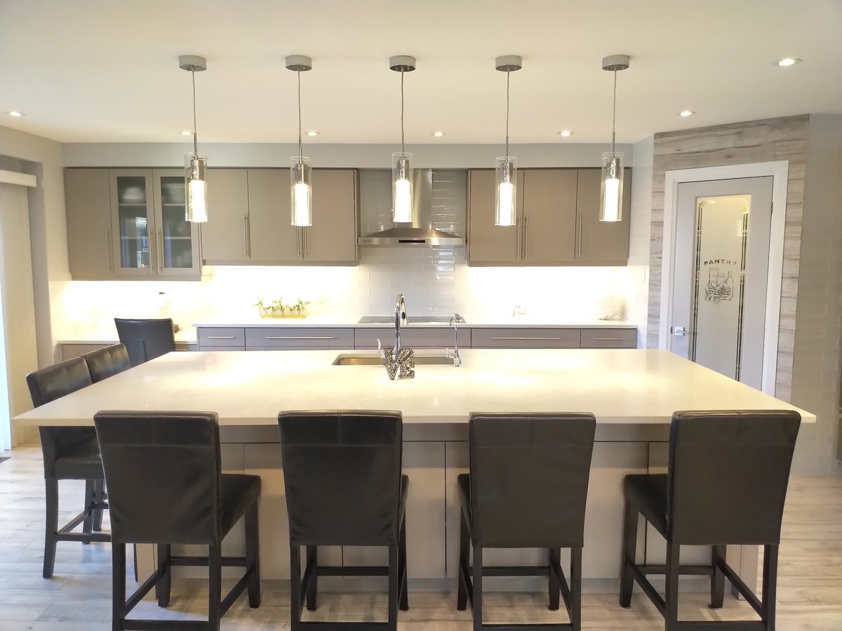 therizteam's tweet photo. COMING SOON TO MLSยฎ!
Gorgeous 5 bedroom, 5 bathroom executive townhome. Keep your ๐'s peeled for the launch of this fabulous home!
Don't put it on HOLD... Call Riz to get it SOLD!โข
#KWawesome #Buying #Selling #RealEstate #KWHomes #Kitchener #Waterloo #Realtor #RoyalLePage https://t.co/OlTau5zaIH