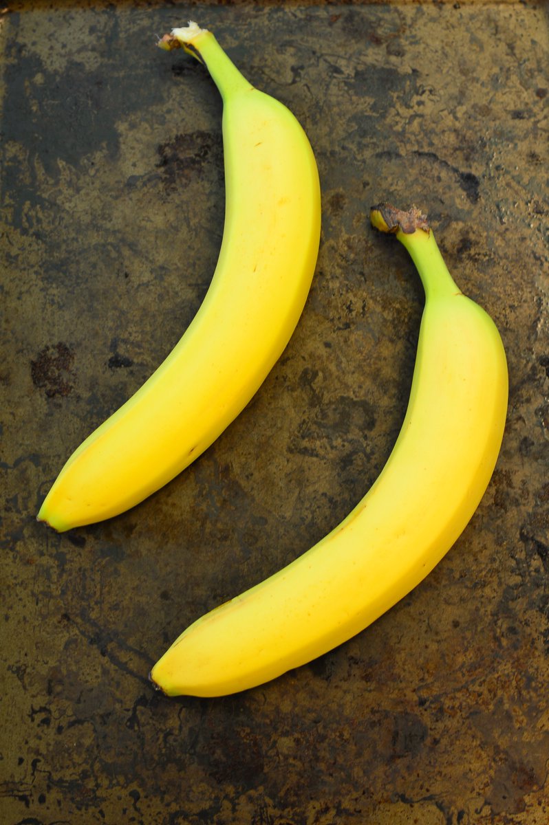 the yellow ripe bananas look like this, very homogenous and evenly ripened.