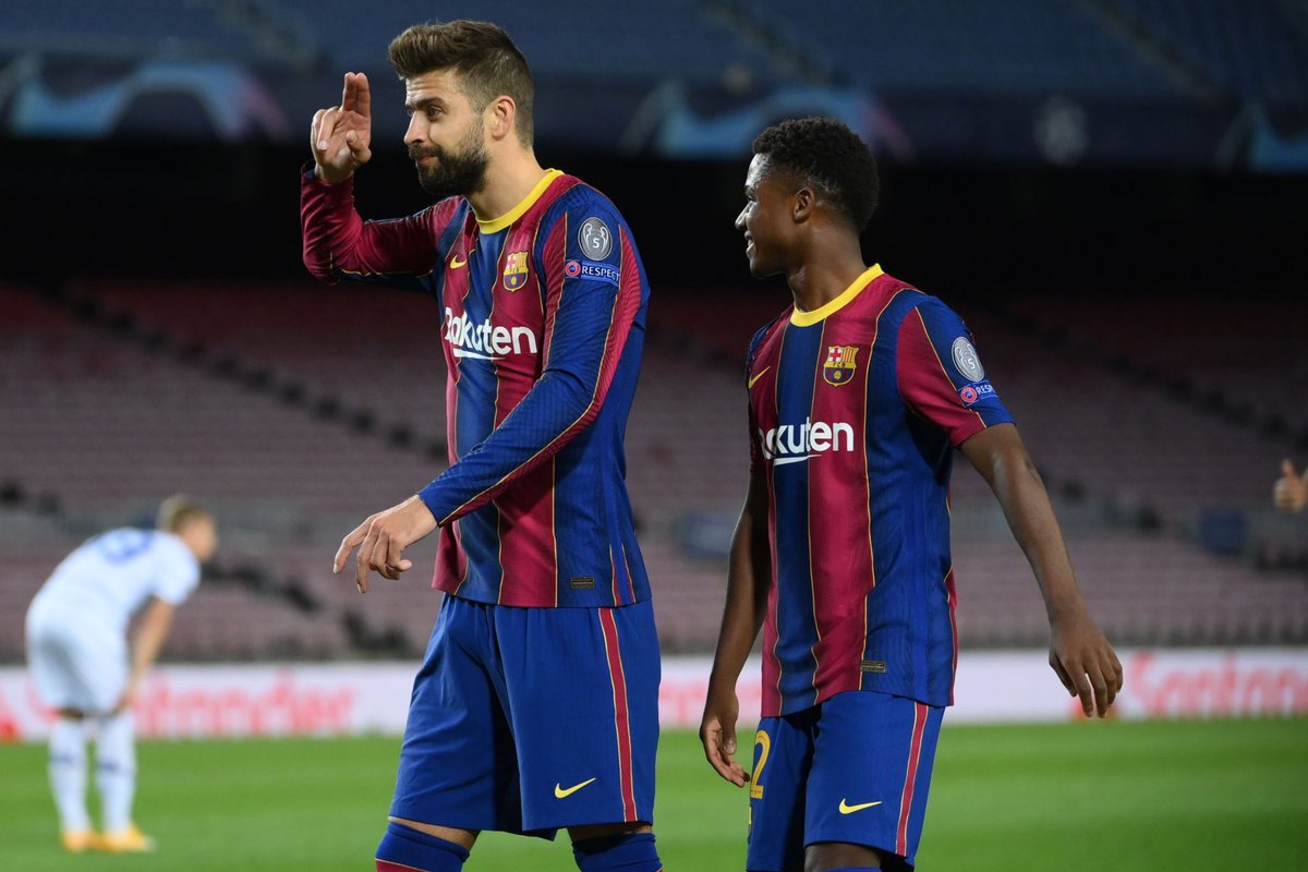 SystemFoot's tweet photo. [#UCL] Le #Barça 🇪🇸 s’impose 2-1 contre le #DynamoKiev 🇺🇦 !

⚽️ #Messi (pen) 5’
⚽️ #Piqué 65’

⚽️ #Tsygankov 75’

#BARDYN | #BarçaDynamo https://t.co/qCYLfpp34U