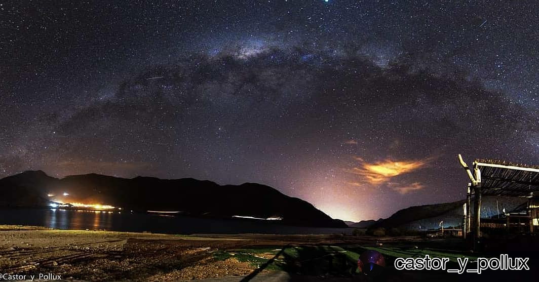 AstroChileFoto's tweet photo. #ViaLactea desde el #EmbalsePuclaro en el #ValleDelElqui
Te gustaría visitar el Valle del Elqui y aprender #AstroFotografia ❓
•<𝐂𝐢𝐞𝐥𝐨𝐬 𝐍𝐨𝐜𝐭𝐮𝐫𝐧𝐨𝐬 𝐃𝐞 𝐂𝐡𝐢𝐥𝐞>•
#AstroFotografiaChile #AstroFotografia #AstroPhotography #AstroTurismo #AstroTourism #Astronomia https://t.co/YSoCjR5VTO