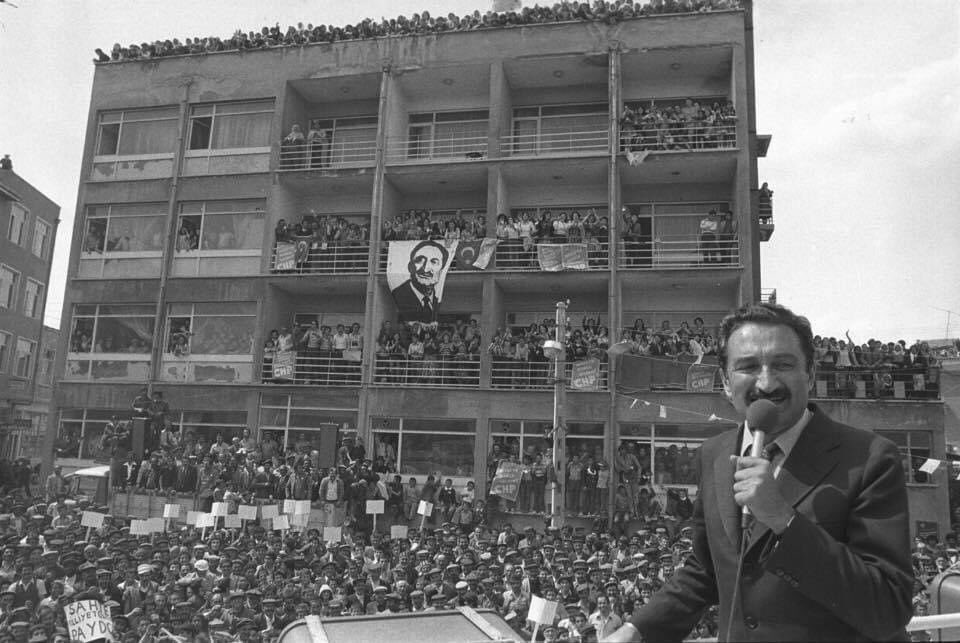 "Emeğe eylem,eyleme yürek, yüreğe sevgi gerek"
Bülent Ecevit