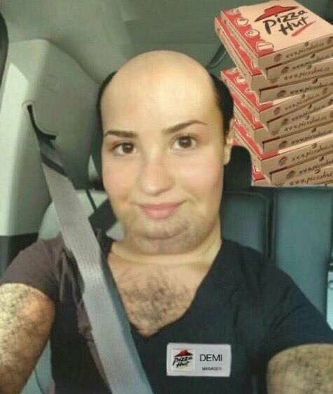 deve ser tão estranho namorar alguém com o mesmo nome que vc... imagina gemer o próprio nome na cama...